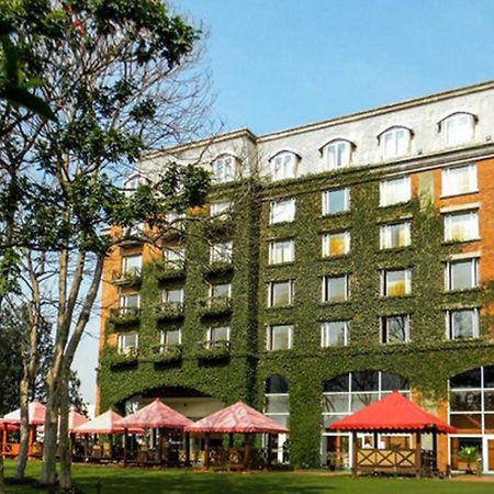 Hotel Royal Orchid Бангалор Экстерьер фото