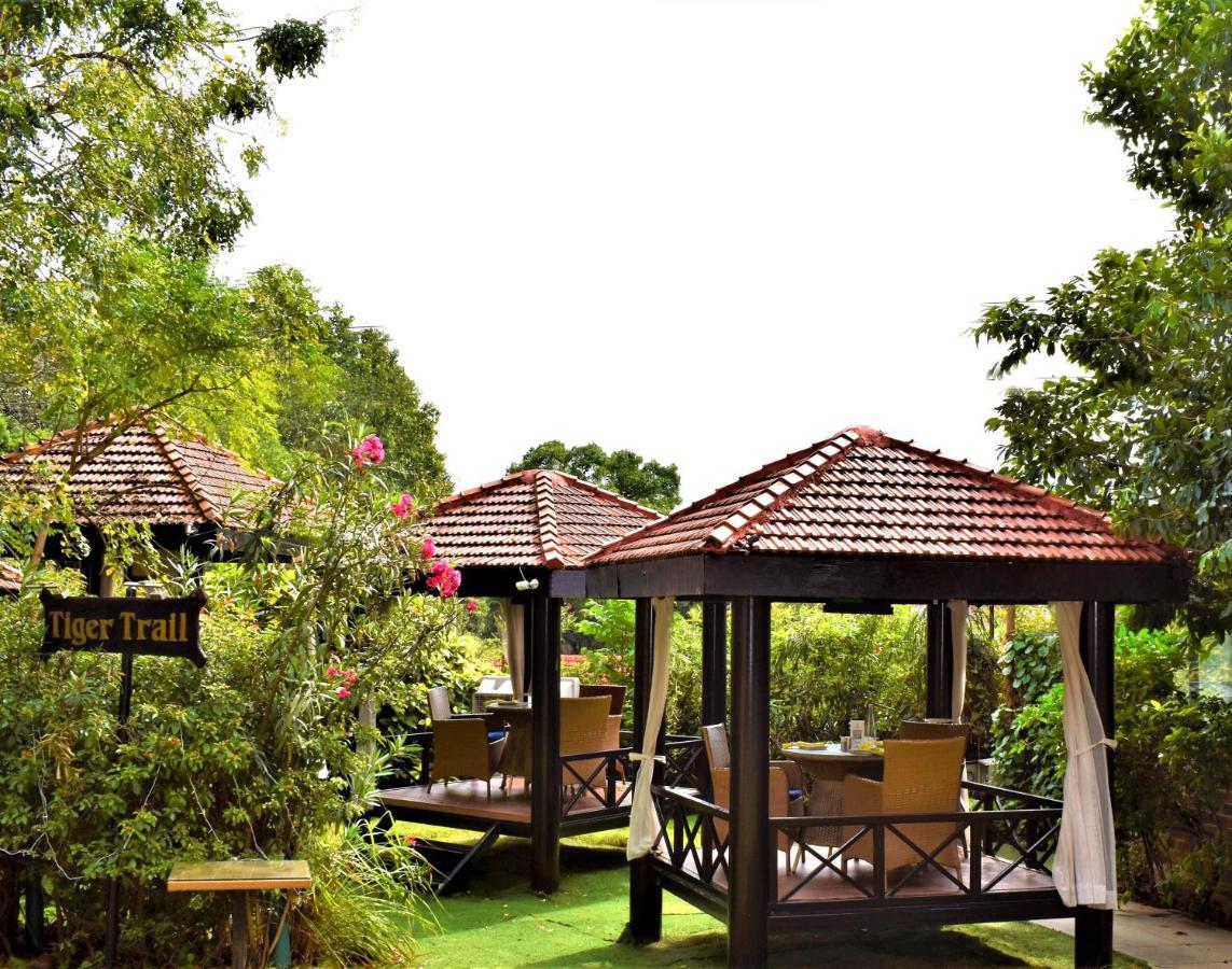 Hotel Royal Orchid Бангалор Экстерьер фото