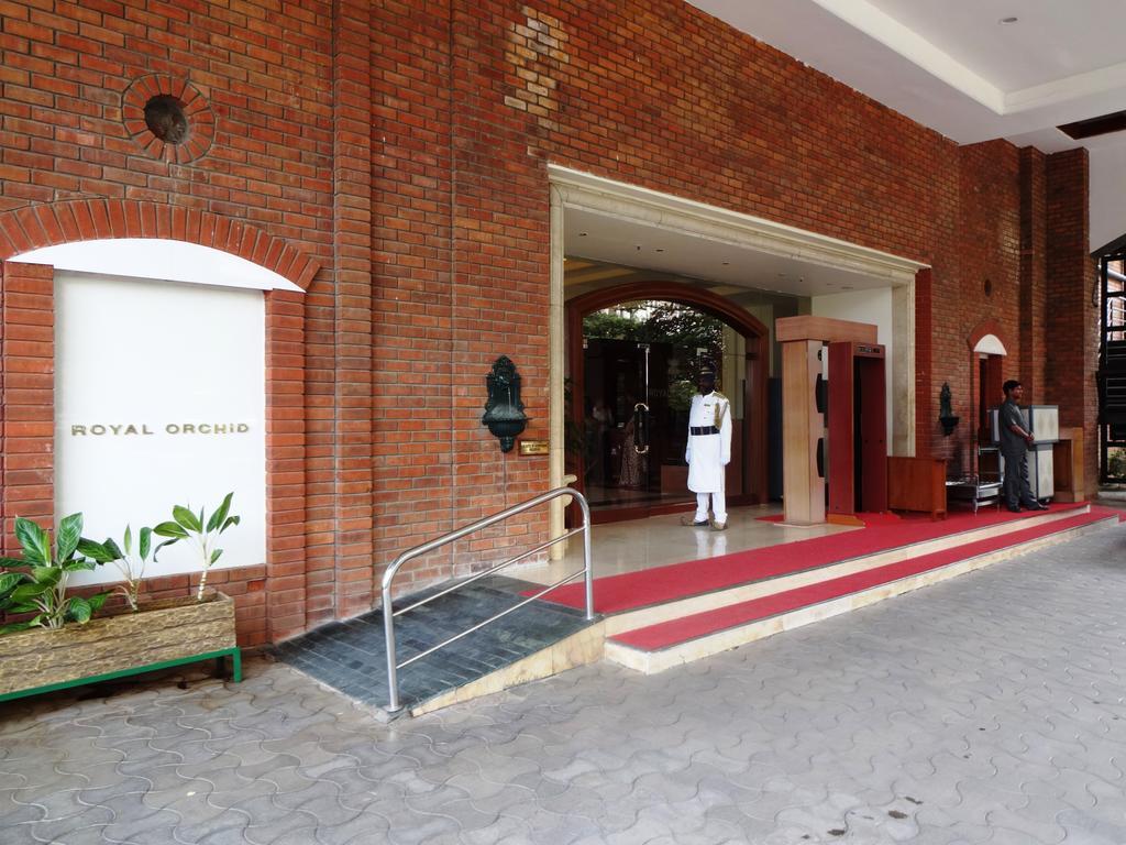 Hotel Royal Orchid Бангалор Экстерьер фото