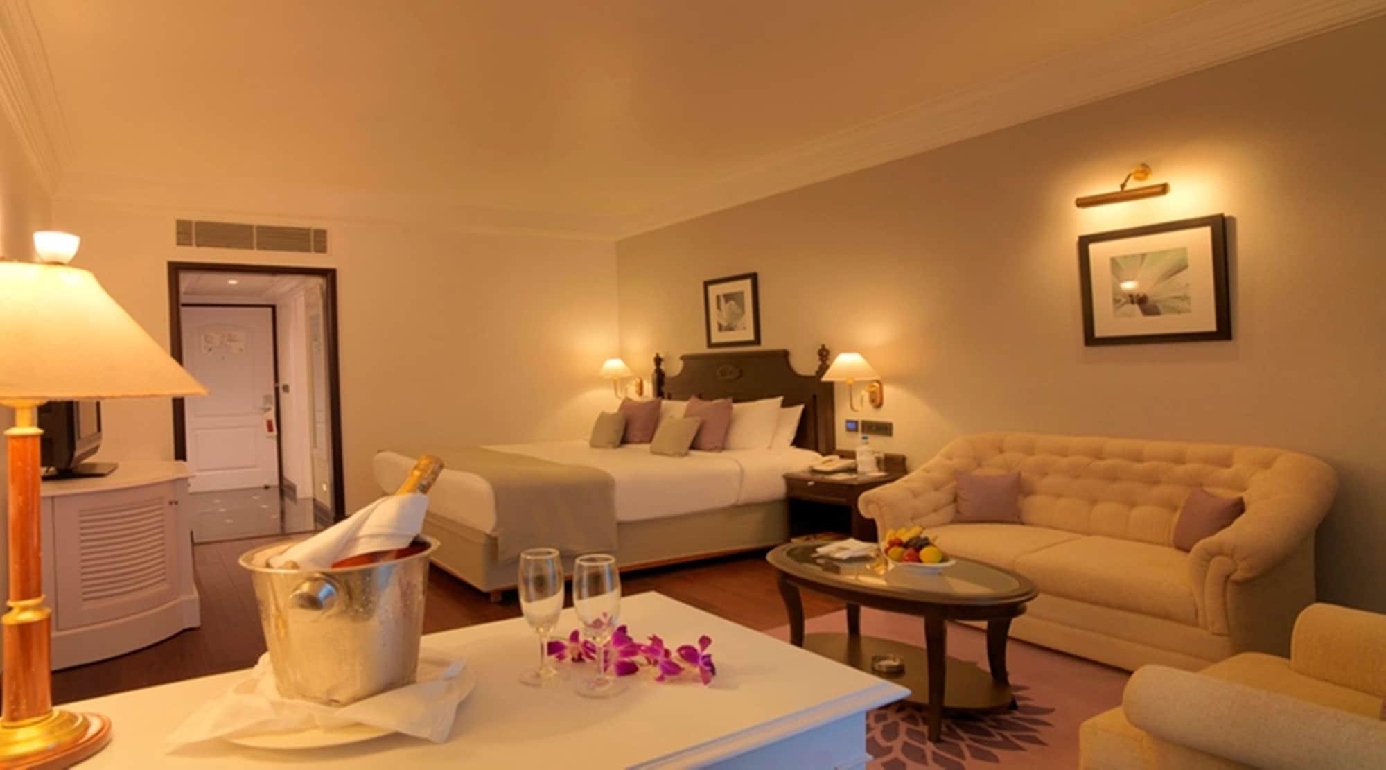 Hotel Royal Orchid Бангалор Экстерьер фото