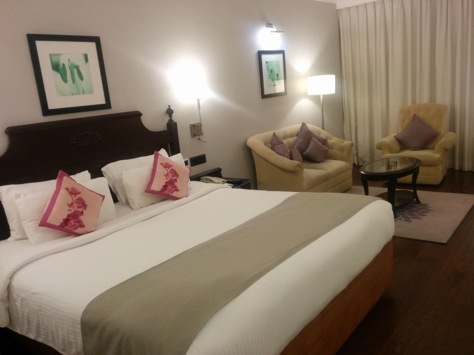 Hotel Royal Orchid Бангалор Экстерьер фото