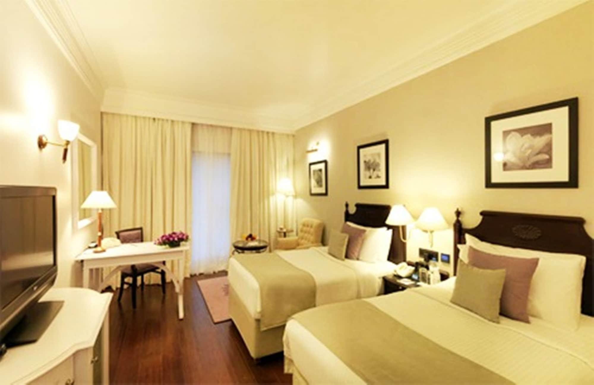 Hotel Royal Orchid Бангалор Экстерьер фото