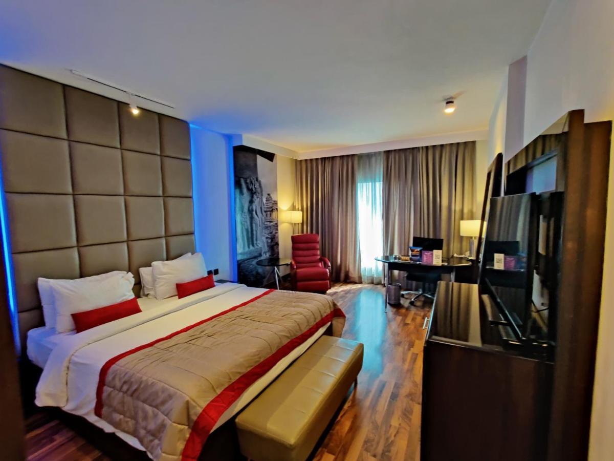 Hotel Royal Orchid Бангалор Экстерьер фото