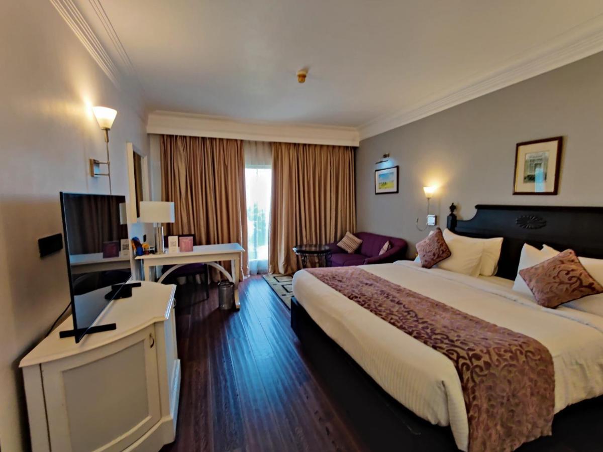 Hotel Royal Orchid Бангалор Экстерьер фото