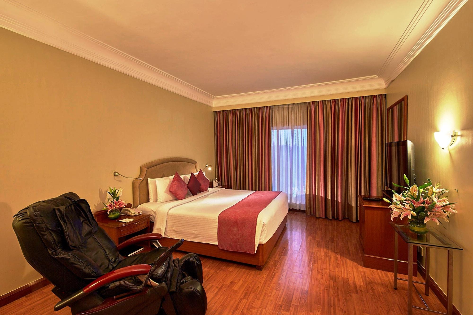 Hotel Royal Orchid Бангалор Экстерьер фото