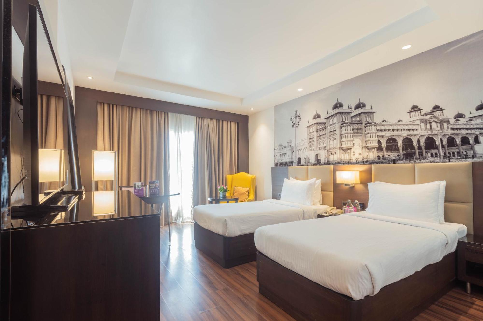 Hotel Royal Orchid Бангалор Экстерьер фото