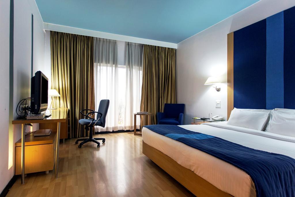 Hotel Royal Orchid Бангалор Экстерьер фото