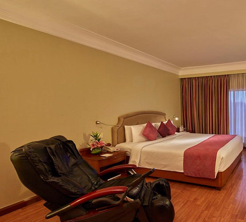 Hotel Royal Orchid Бангалор Экстерьер фото